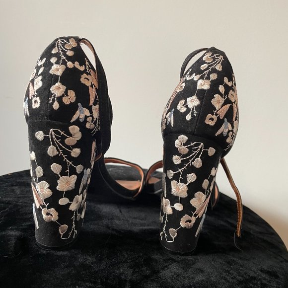 Floral Embroidered Black Heel Sandal - Picture 3 of 3